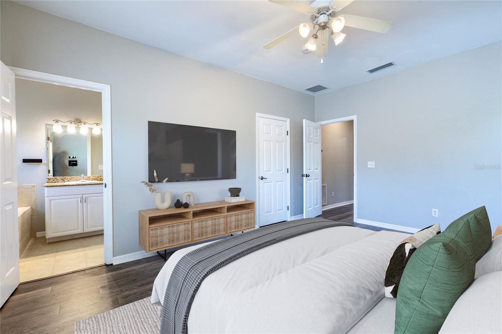 Image 17 of 27 For 528 39th Road 101