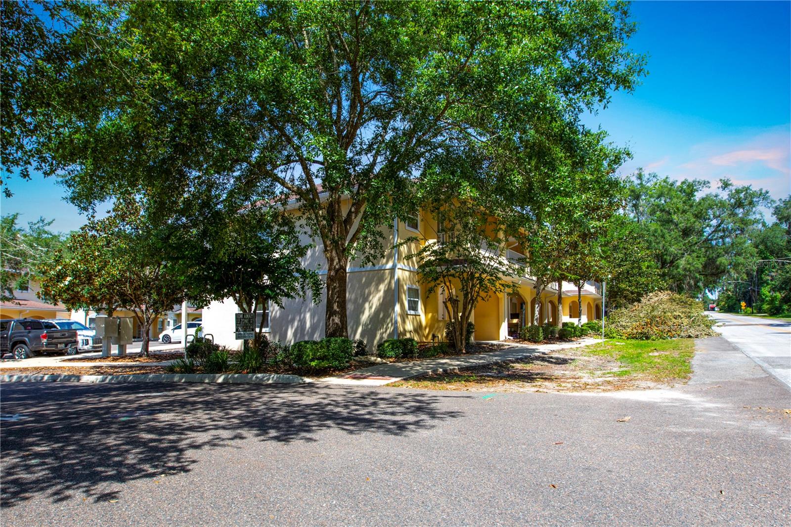 Image 23 of 27 For 528 39th Road 101