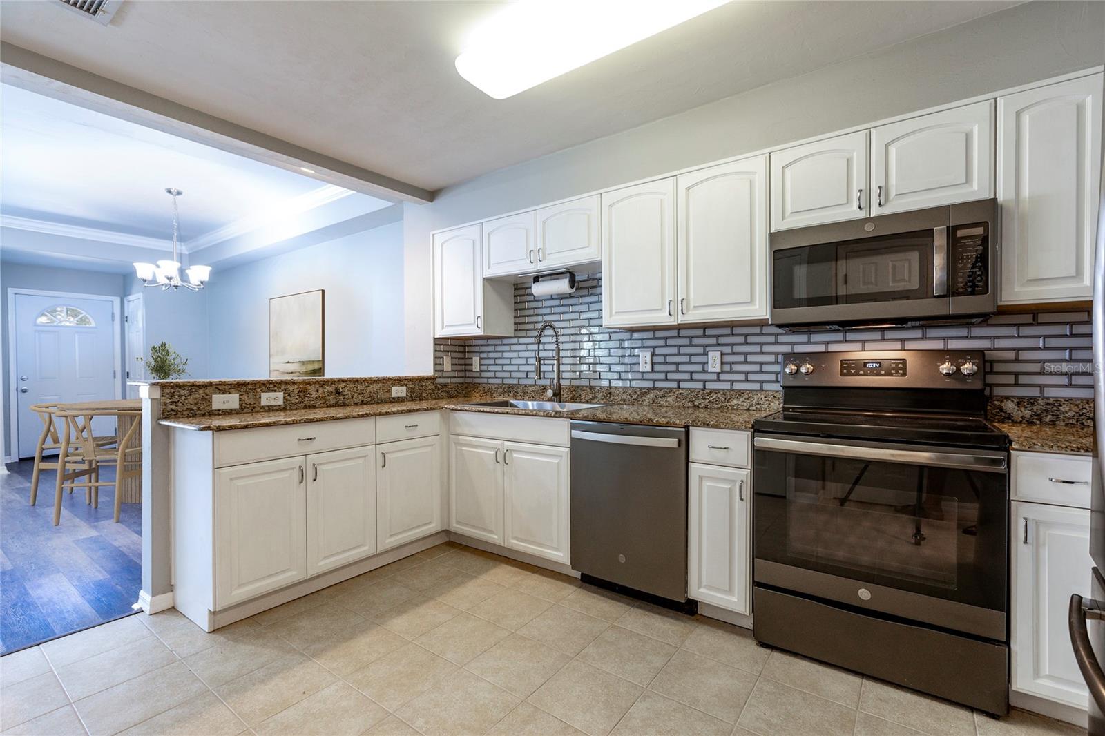Image 5 of 27 For 528 39th Road 101