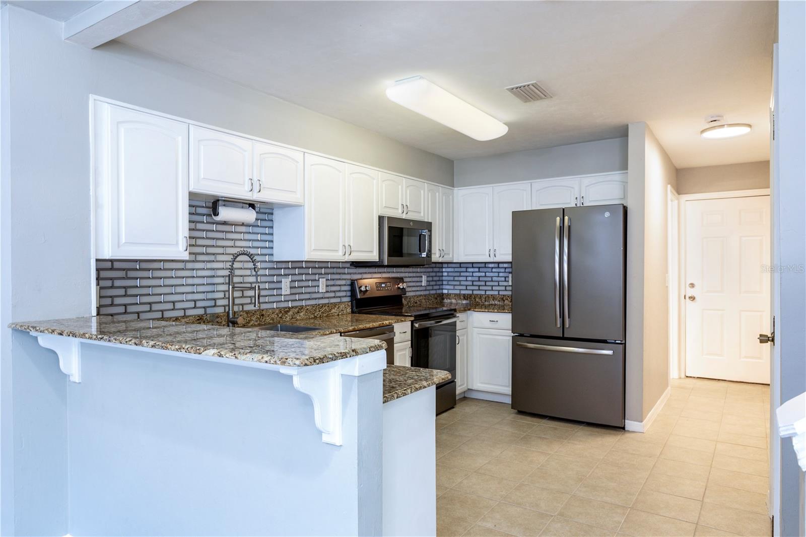 Image 6 of 27 For 528 39th Road 101