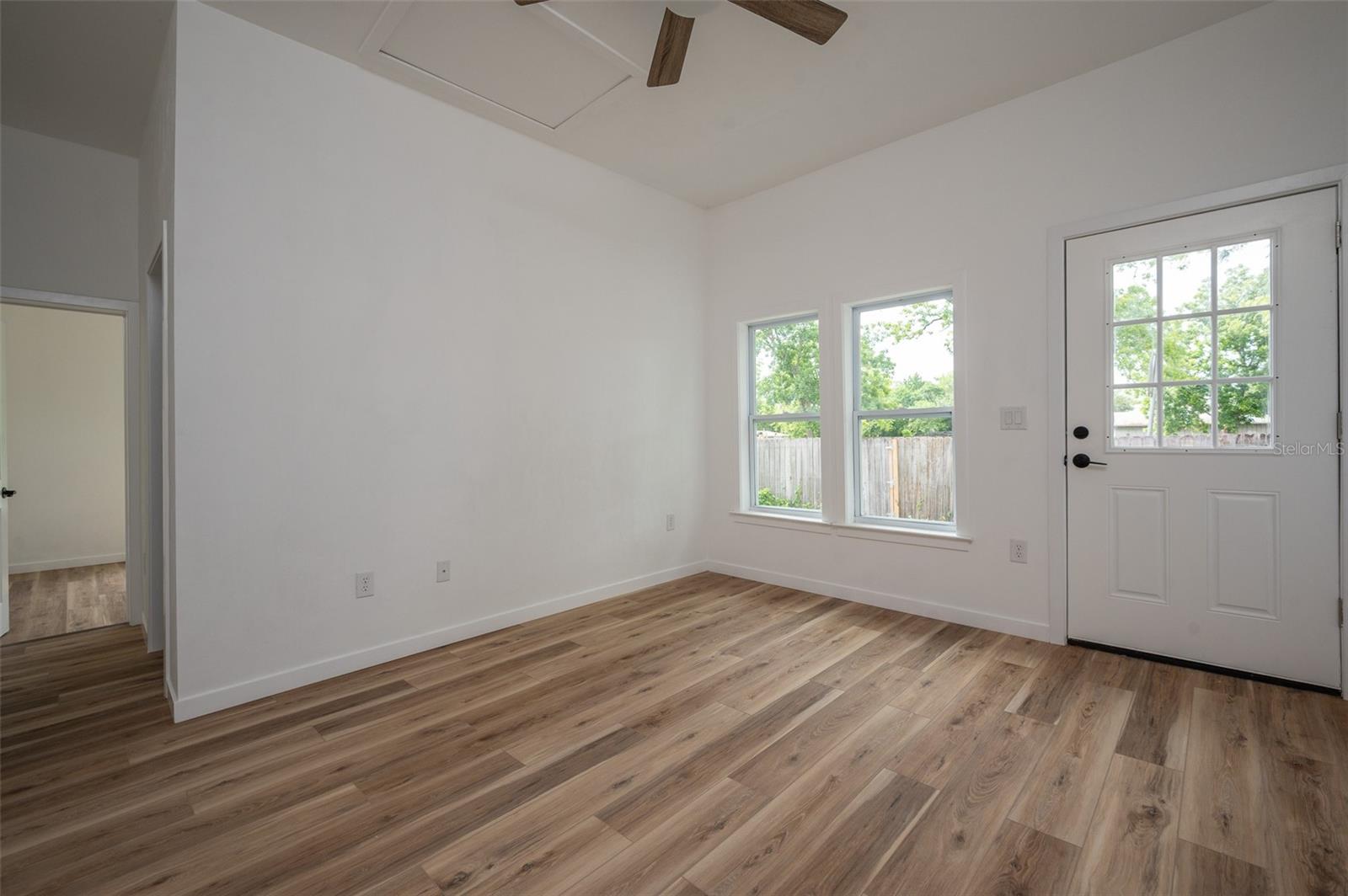 Image 11 of 29 For 18996 Charlotte Avenue