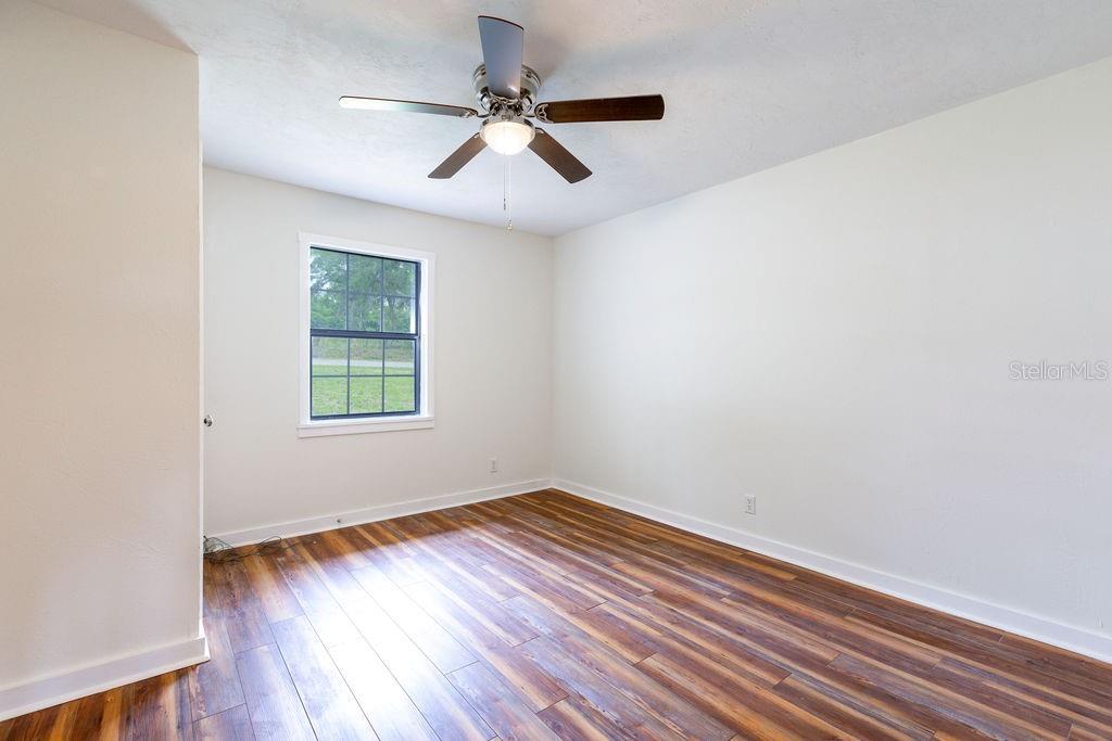 Image 18 of 33 For 11274 71st Drive