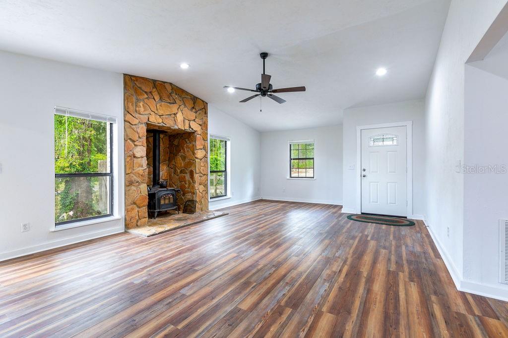 Image 4 of 33 For 11274 71st Drive