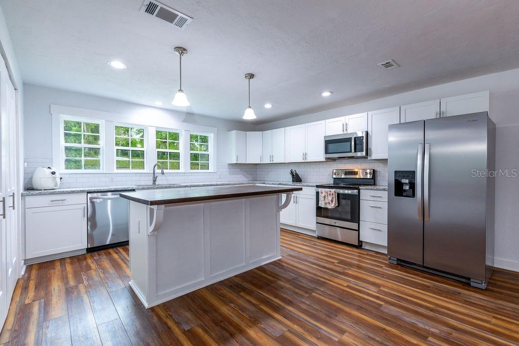 Image 7 of 33 For 11274 71st Drive