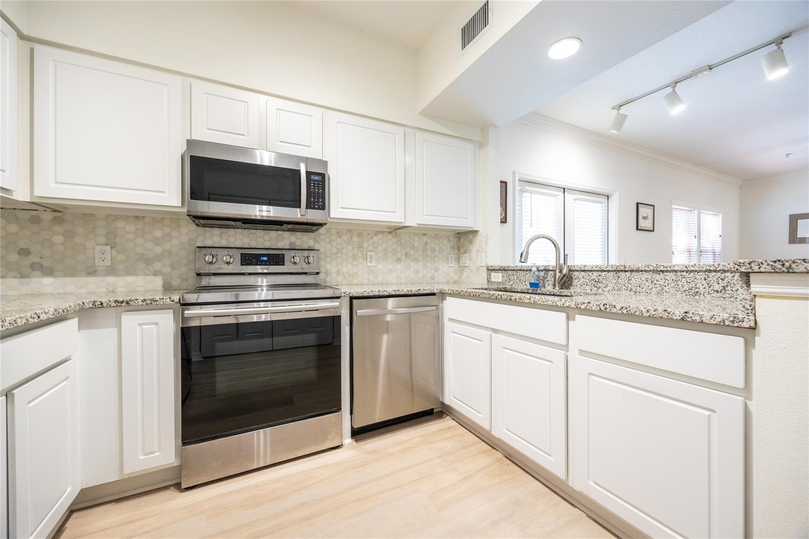 Image 16 of 33 For 4850 91st Terrace P201