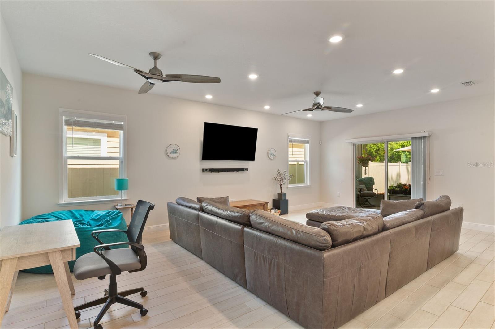 Image 8 of 27 For 24624 7th Lane