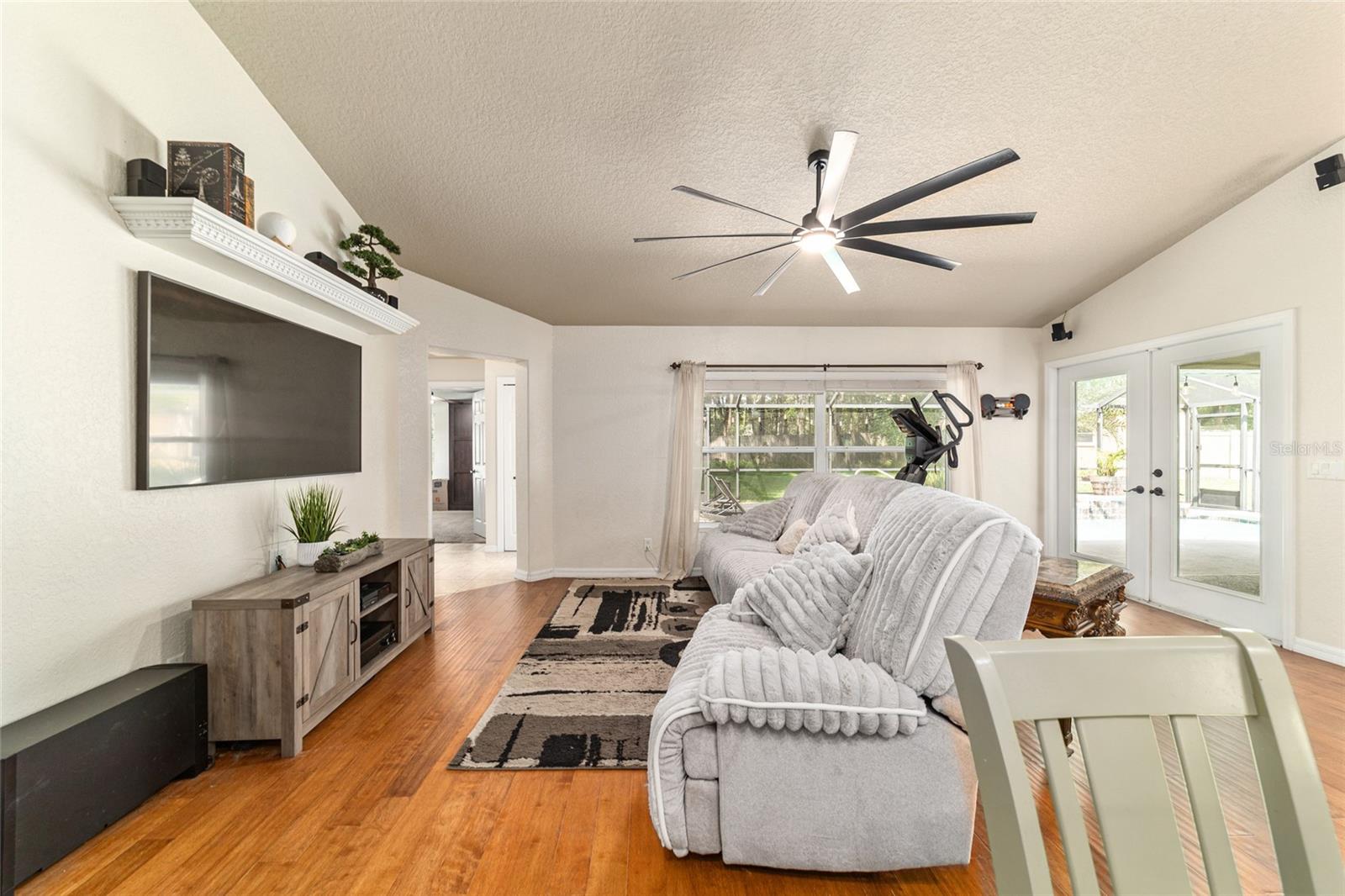 Image 18 of 100 For 5005 47th Terrace Road