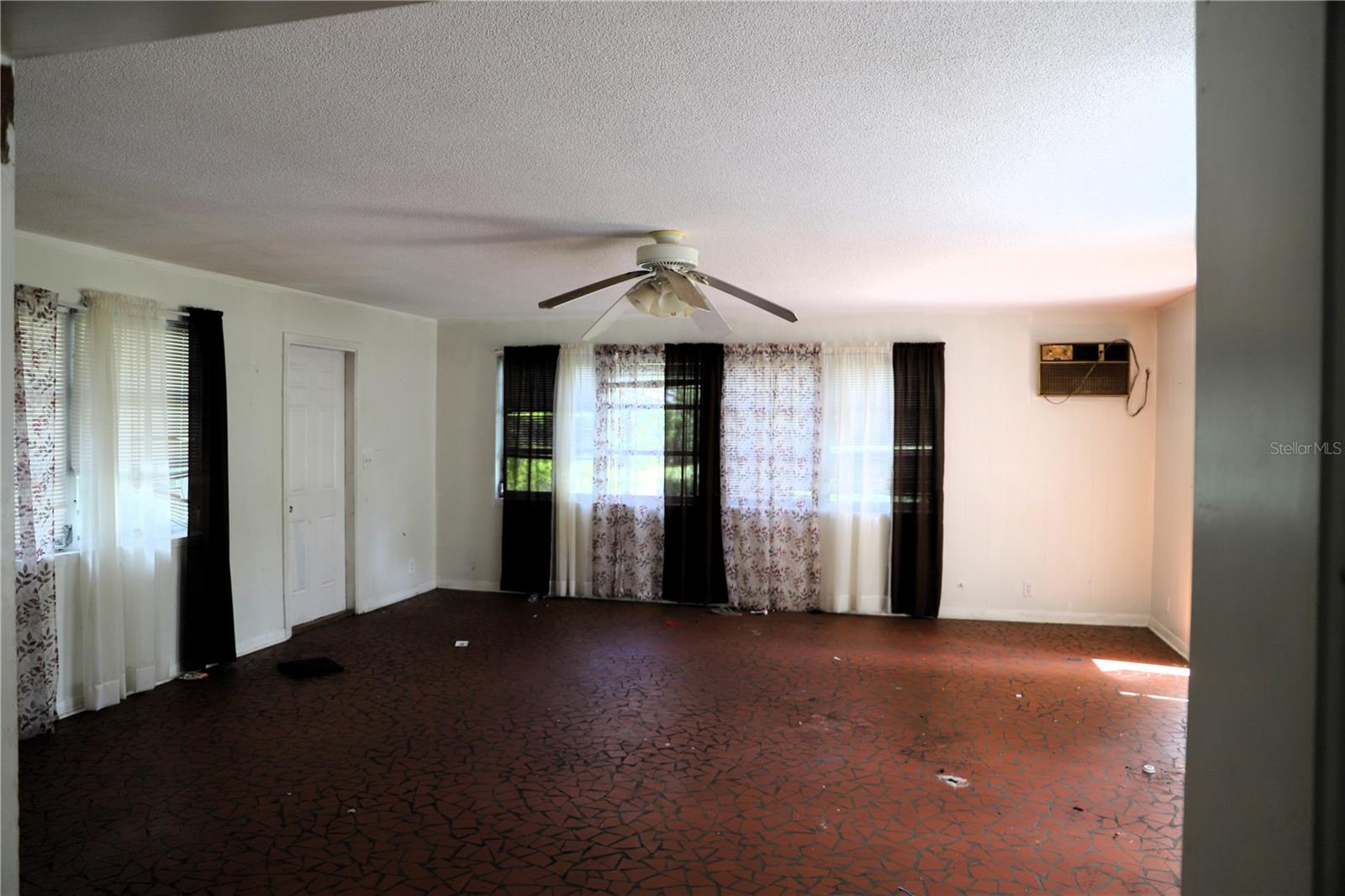 Image 3 of 11 For 21514 69th Avenue