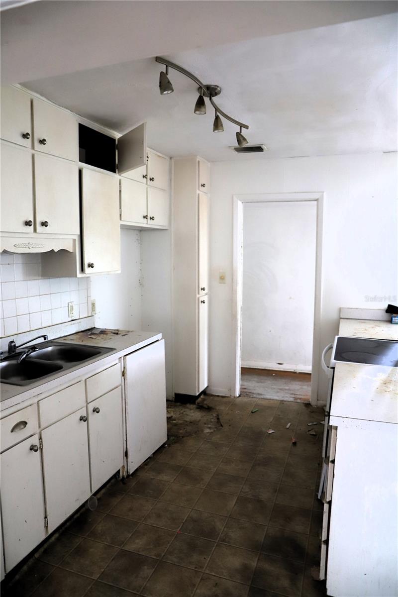 Image 6 of 11 For 21514 69th Avenue