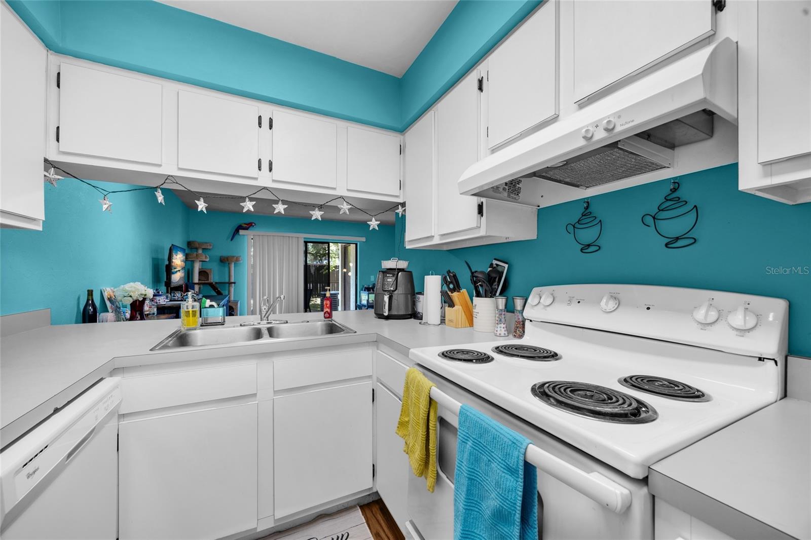 Image 4 of 16 For 2735 35th Place 306