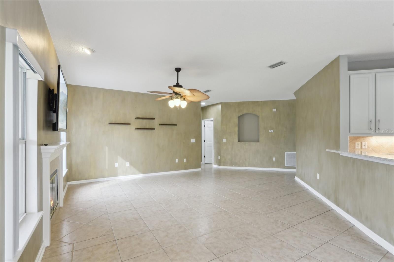 Image 10 of 47 For 1726 Chatham Village Drive