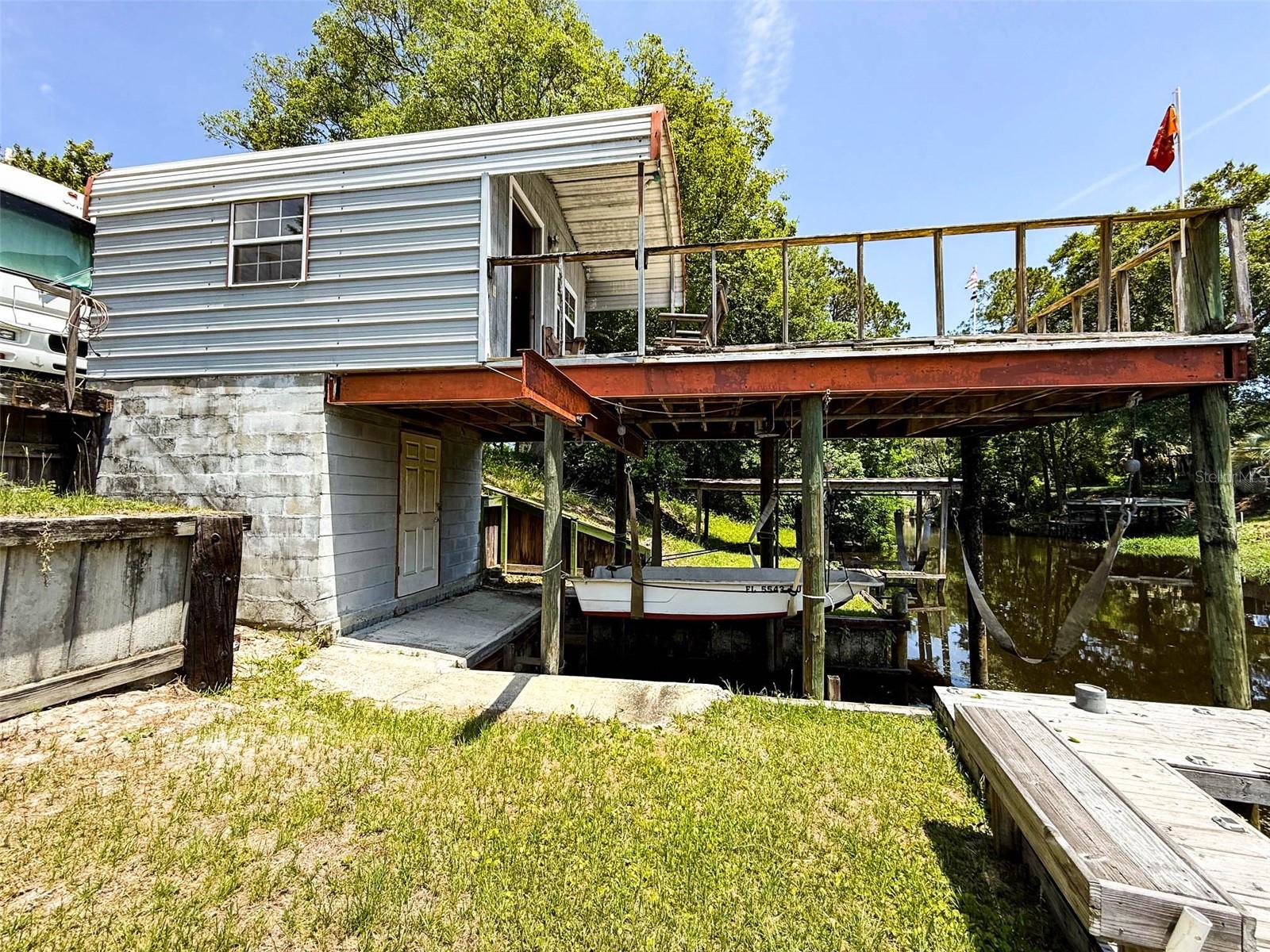 Image 10 of 39 For 104 Waterway Avenue
