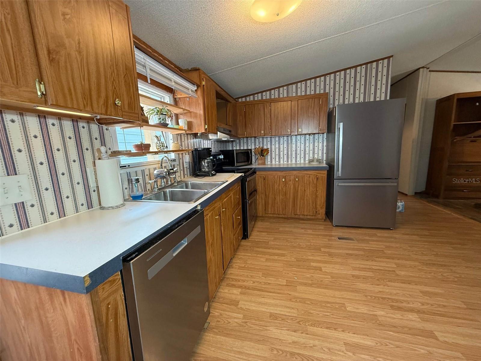 Image 14 of 39 For 104 Waterway Avenue