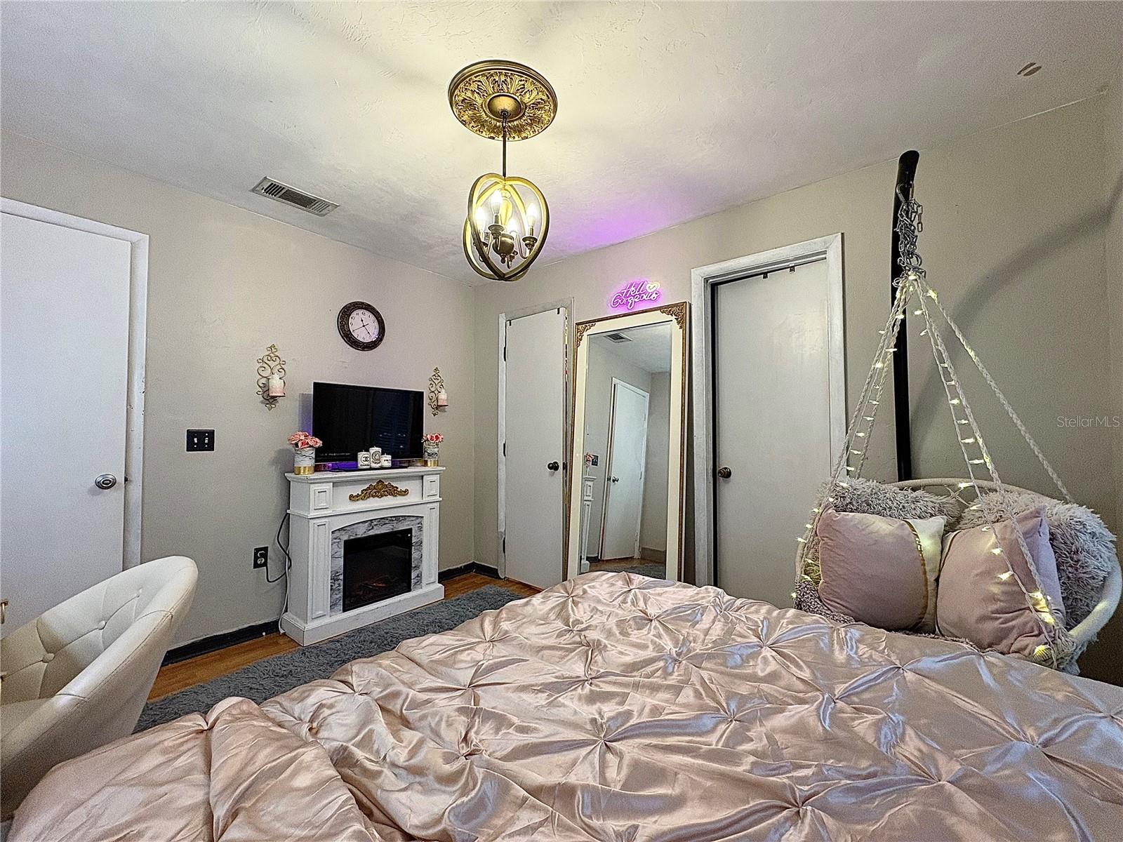 Image 13 of 34 For 4000 23rd Street 3-205