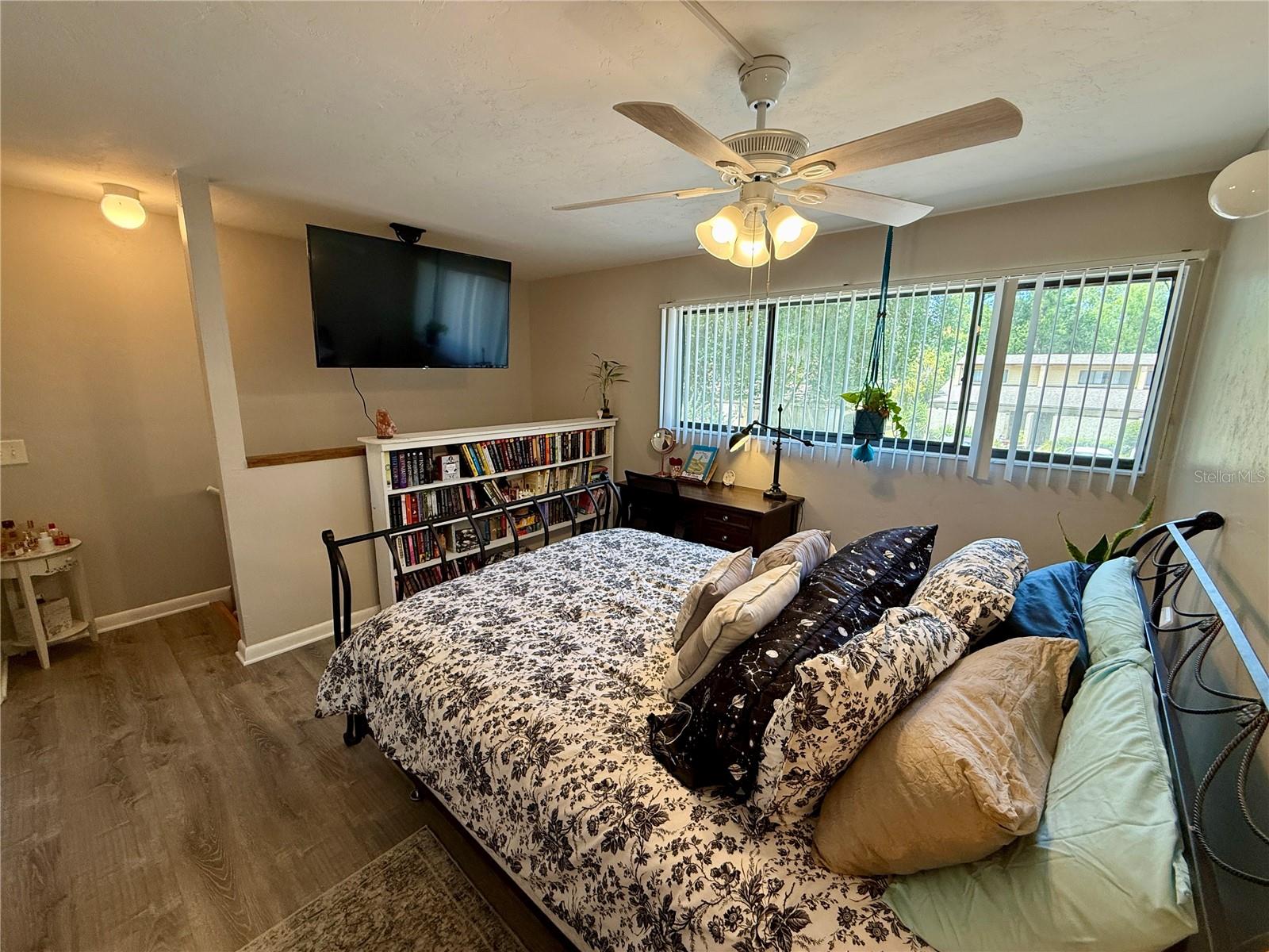 Image 18 of 34 For 2058 35th Place H47