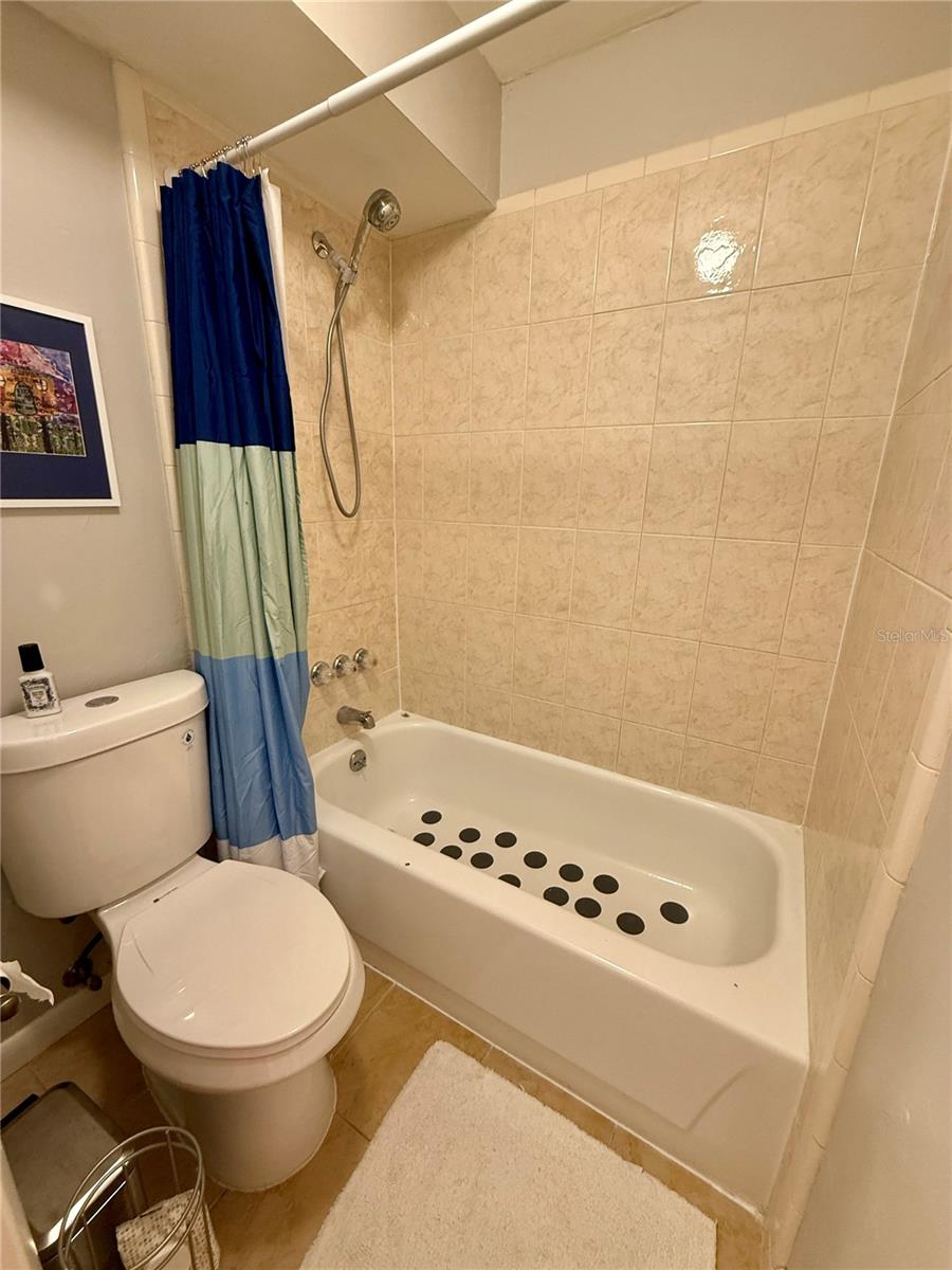 Image 29 of 34 For 2058 35th Place H47