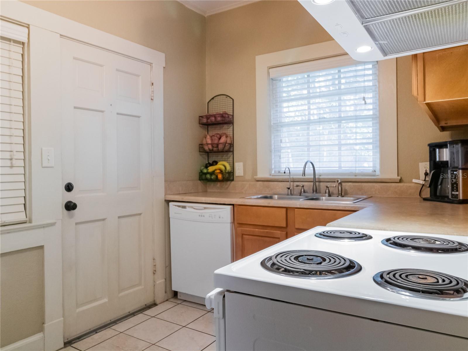 Image 4 of 13 For 221 9th Street