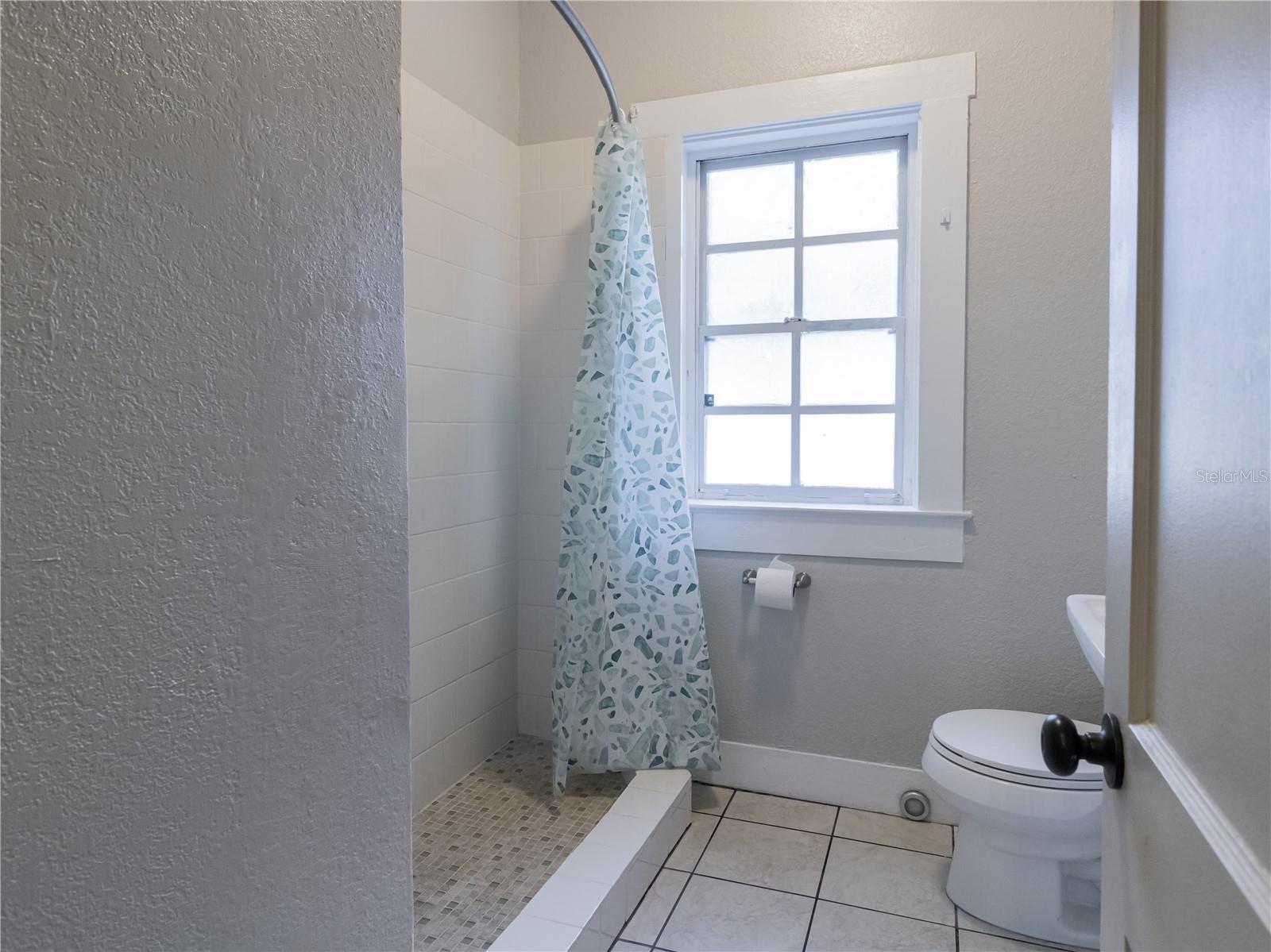 Image 7 of 13 For 221 9th Street