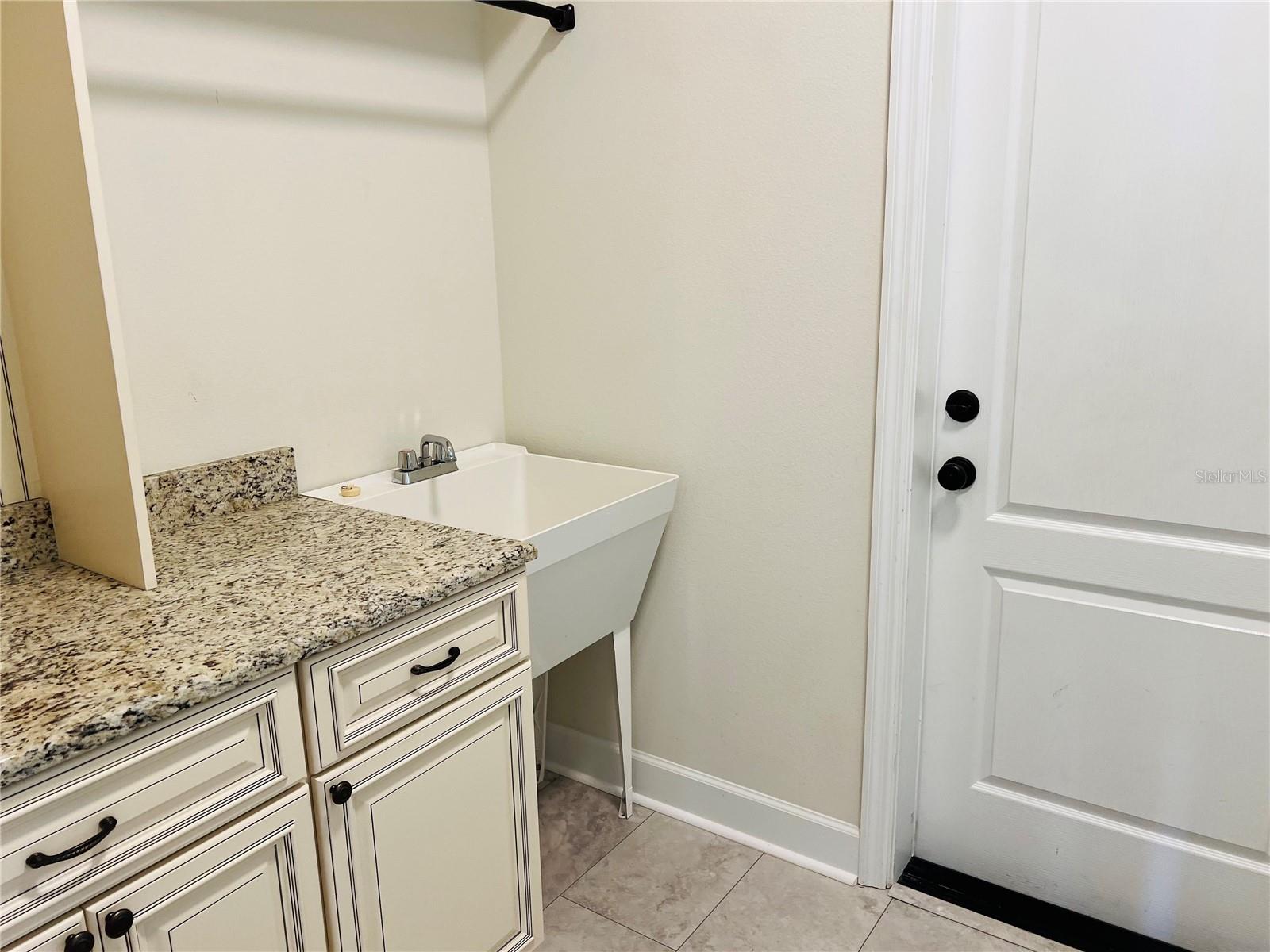 Image 16 of 21 For 12037 28 Avenue Sw