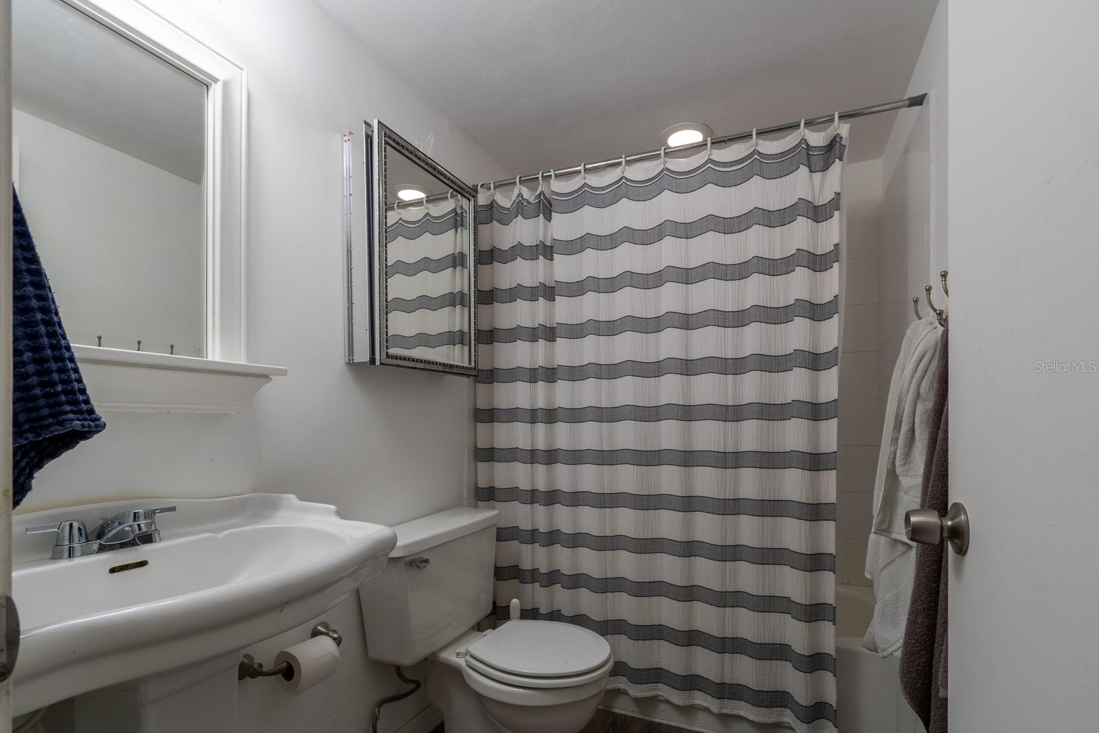 Image 3 of 18 For 223 34th Street