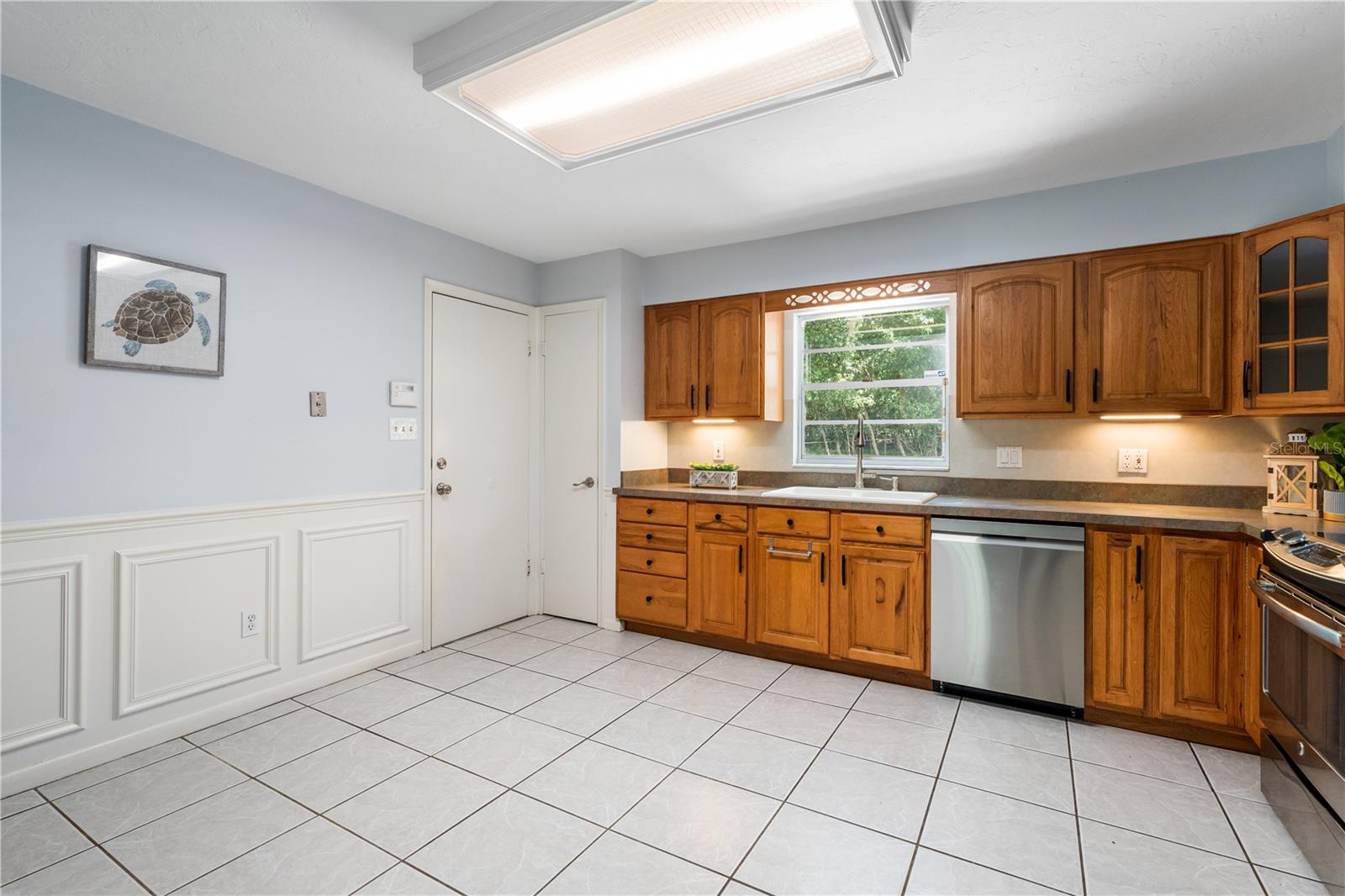 Image 5 of 40 For 8024 2nd Court