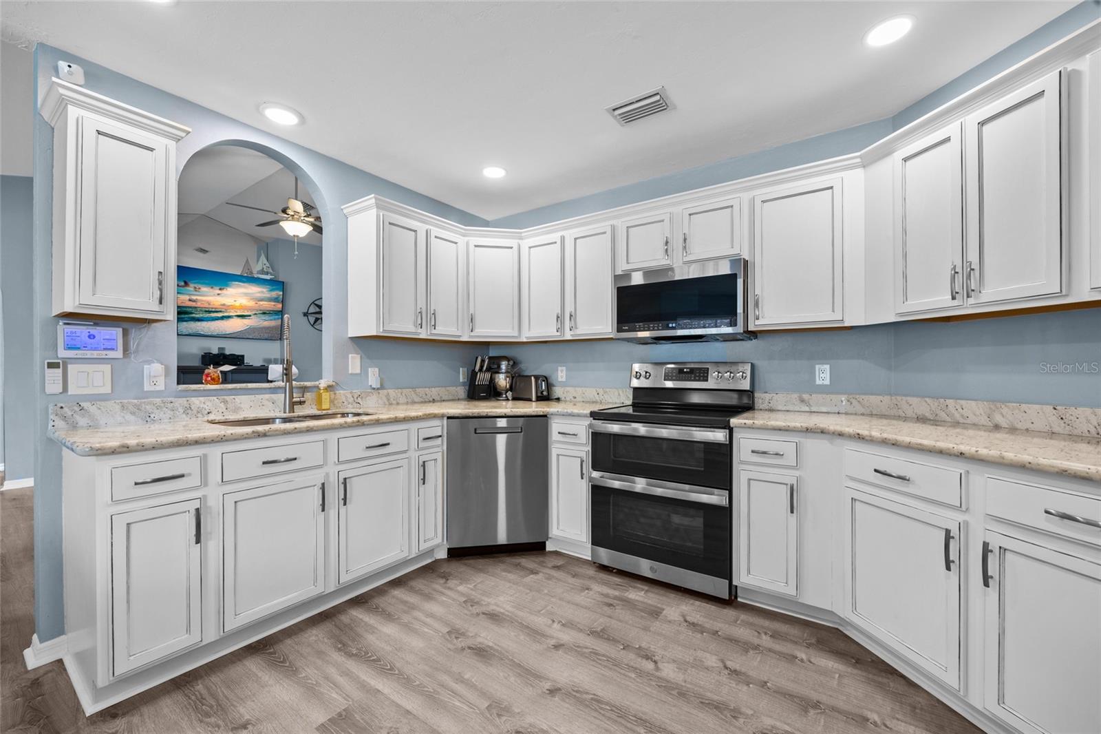 Image 10 of 43 For 576 Broderick Drive