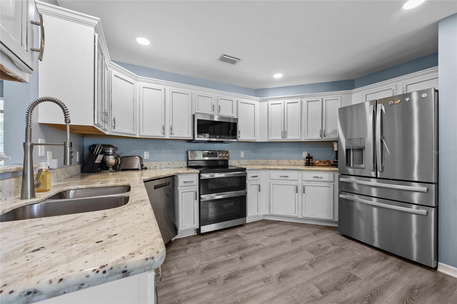 Image 11 of 43 For 576 Broderick Drive