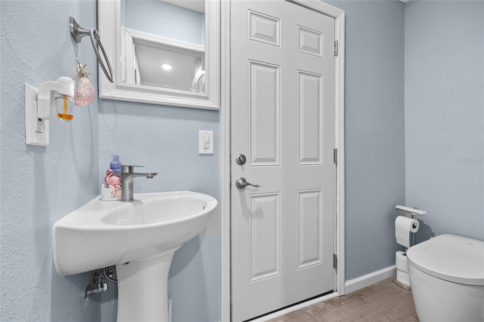Image 19 of 43 For 576 Broderick Drive