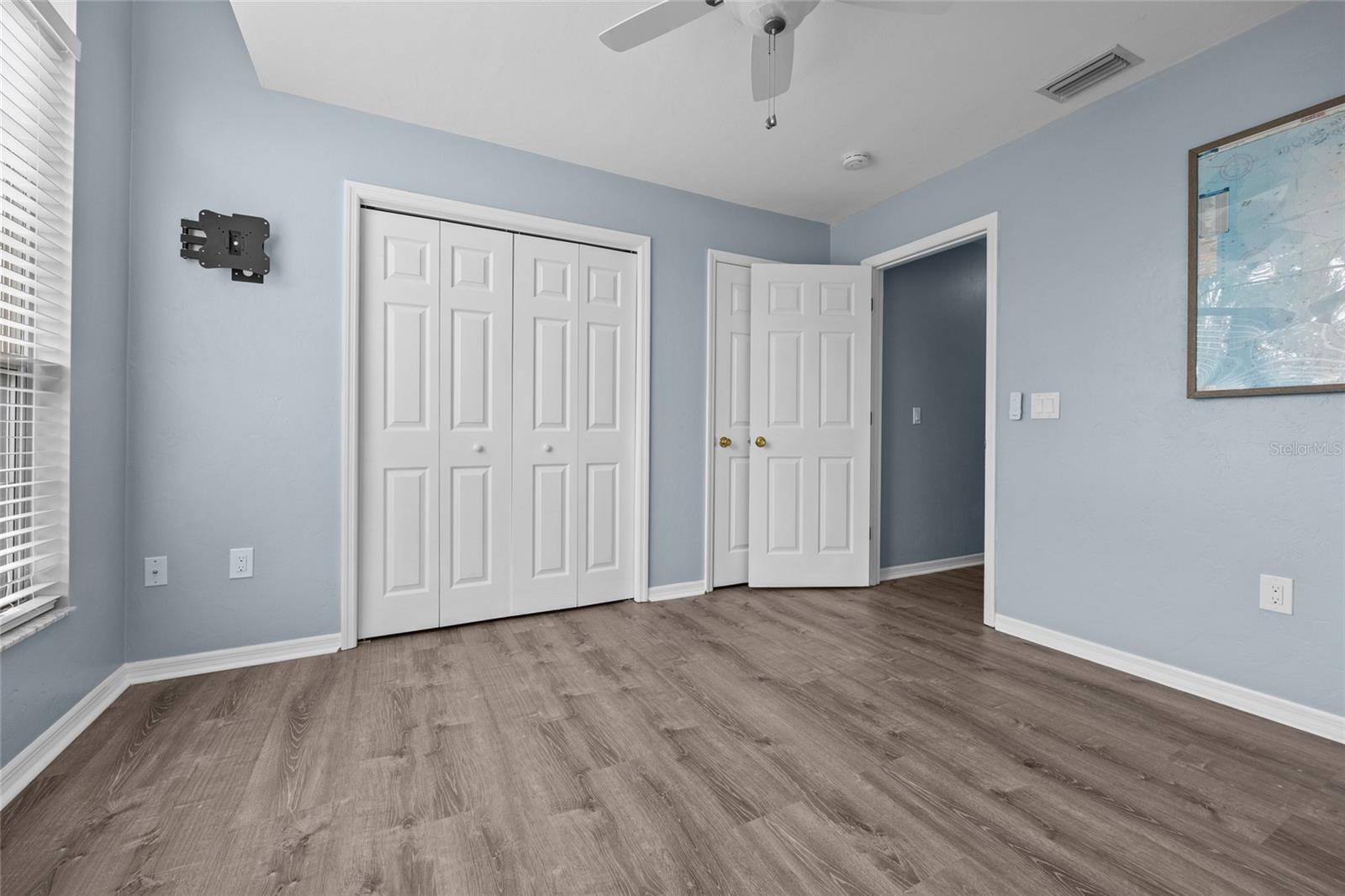 Image 24 of 43 For 576 Broderick Drive