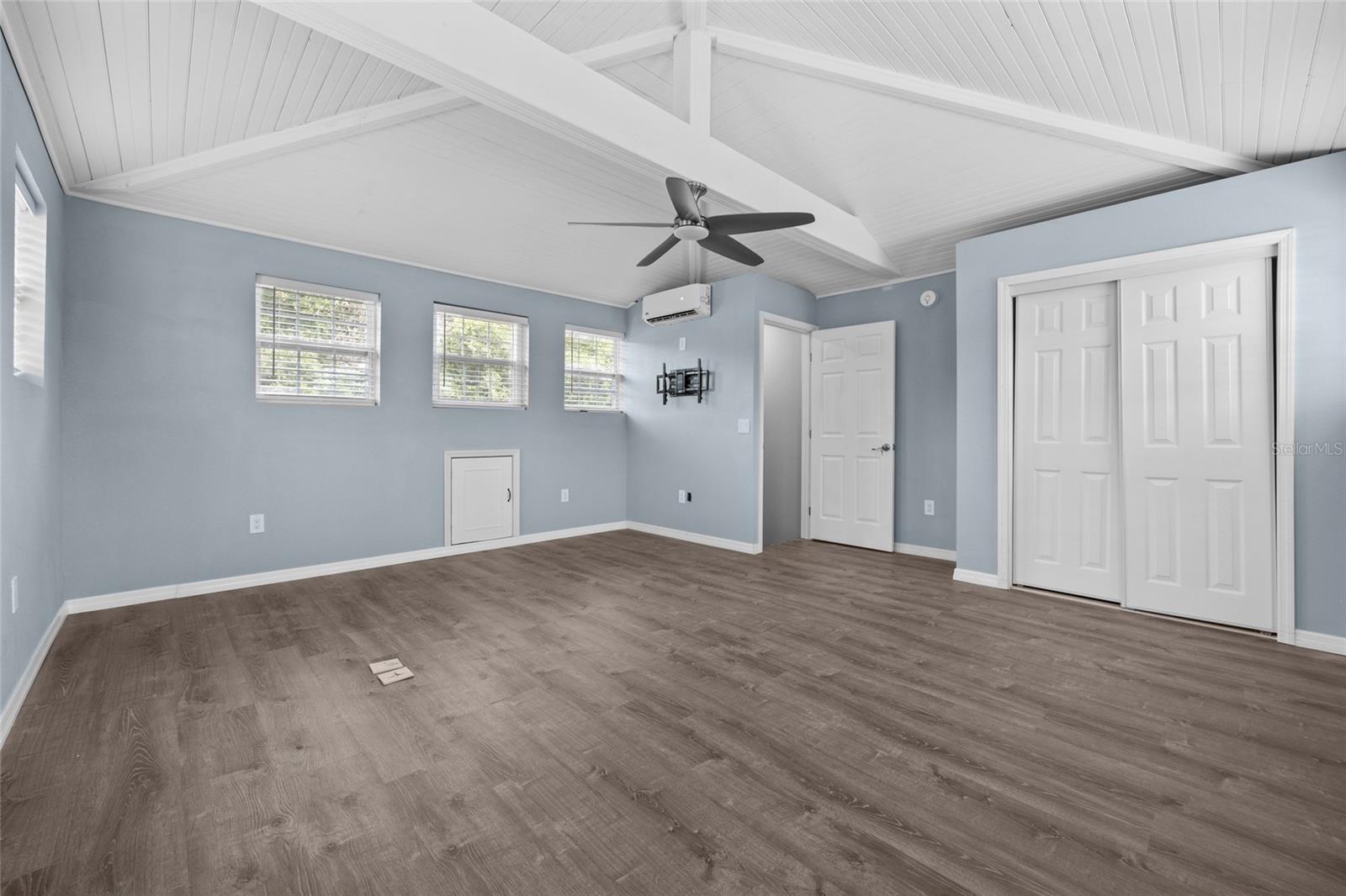 Image 29 of 43 For 576 Broderick Drive
