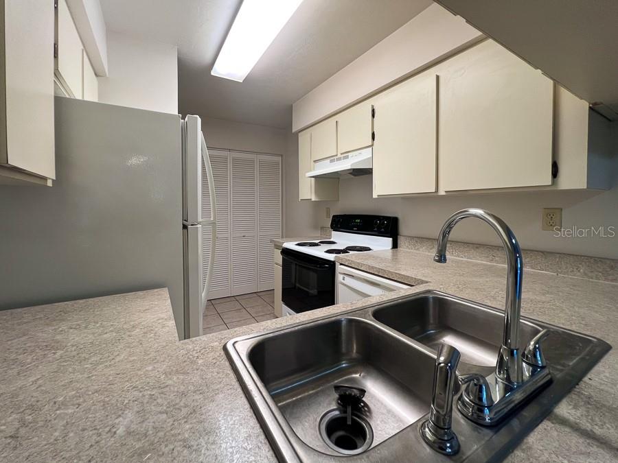 Image 12 of 23 For 2635 35th Place 404