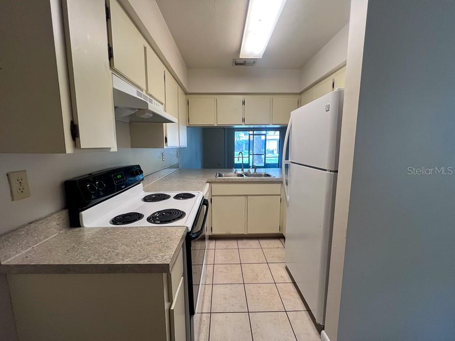 Image 2 of 23 For 2635 35th Place 404