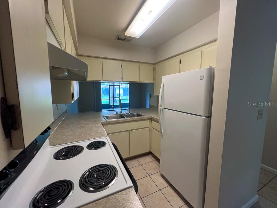 Image 4 of 23 For 2635 35th Place 404