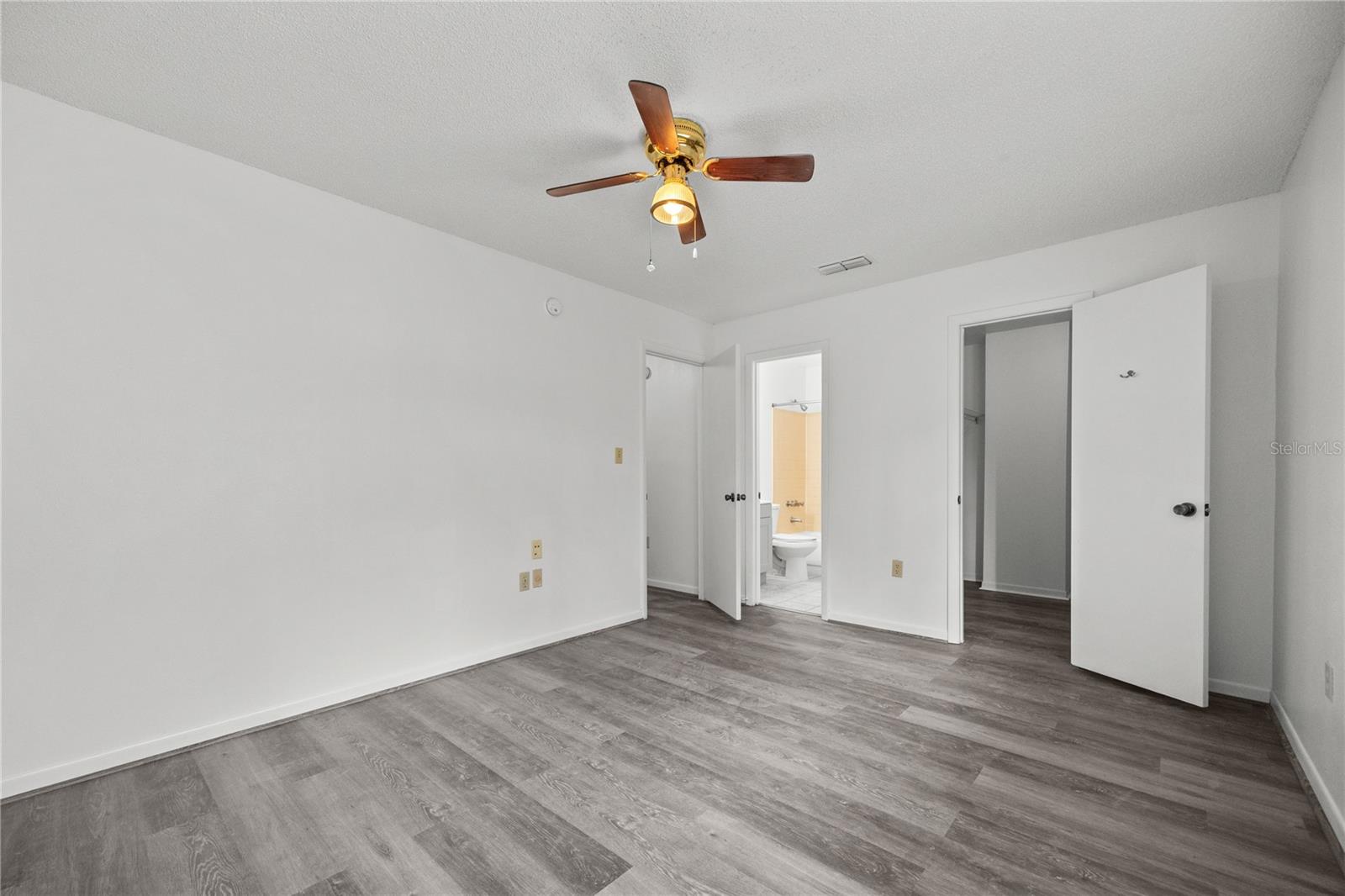 Image 16 of 24 For 3026 28th Circle