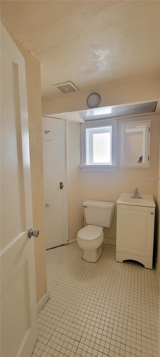 Image 6 of 17 For 924 5th Avenue A