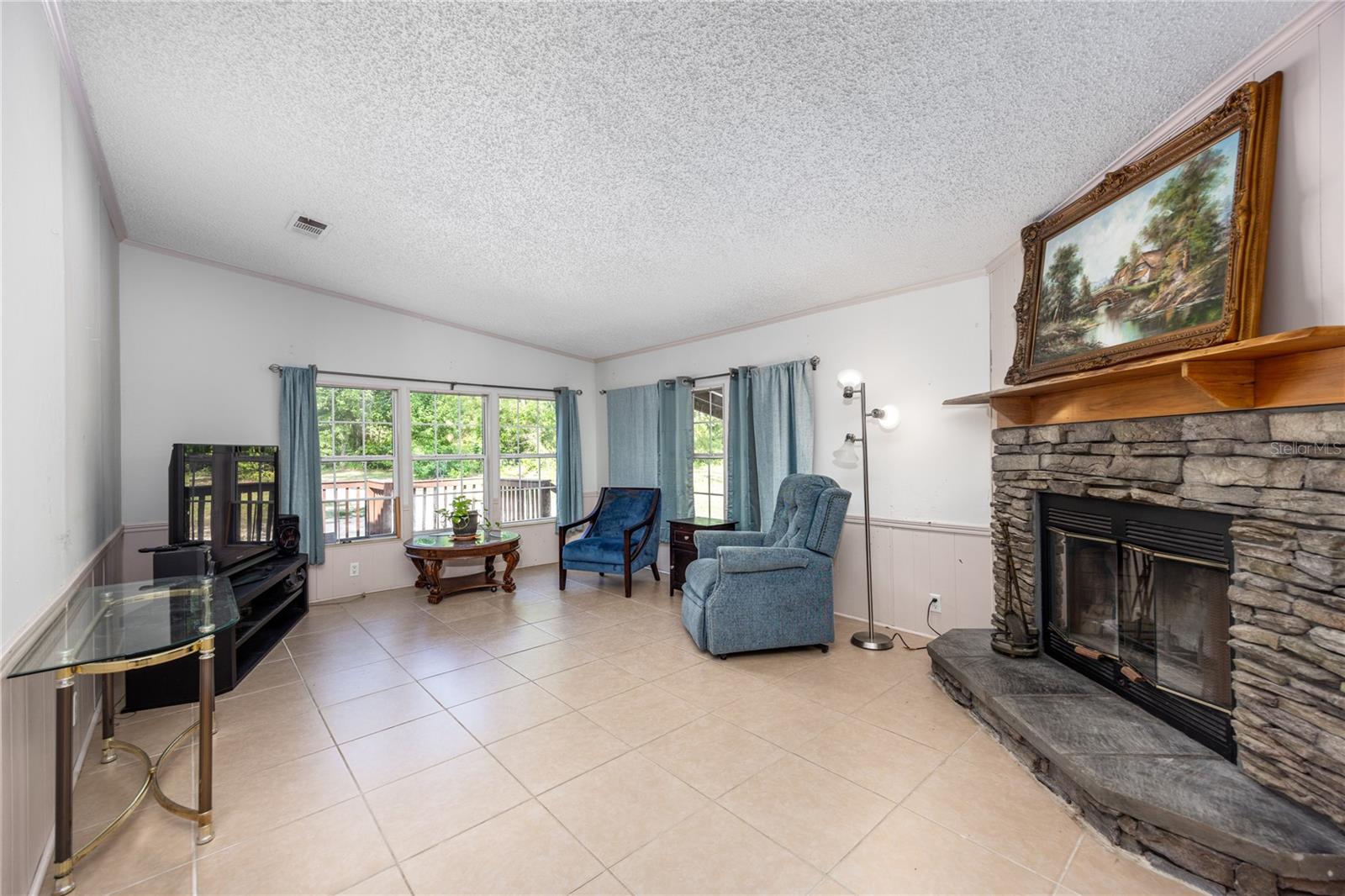 Image 21 of 47 For 992 Newark Drive