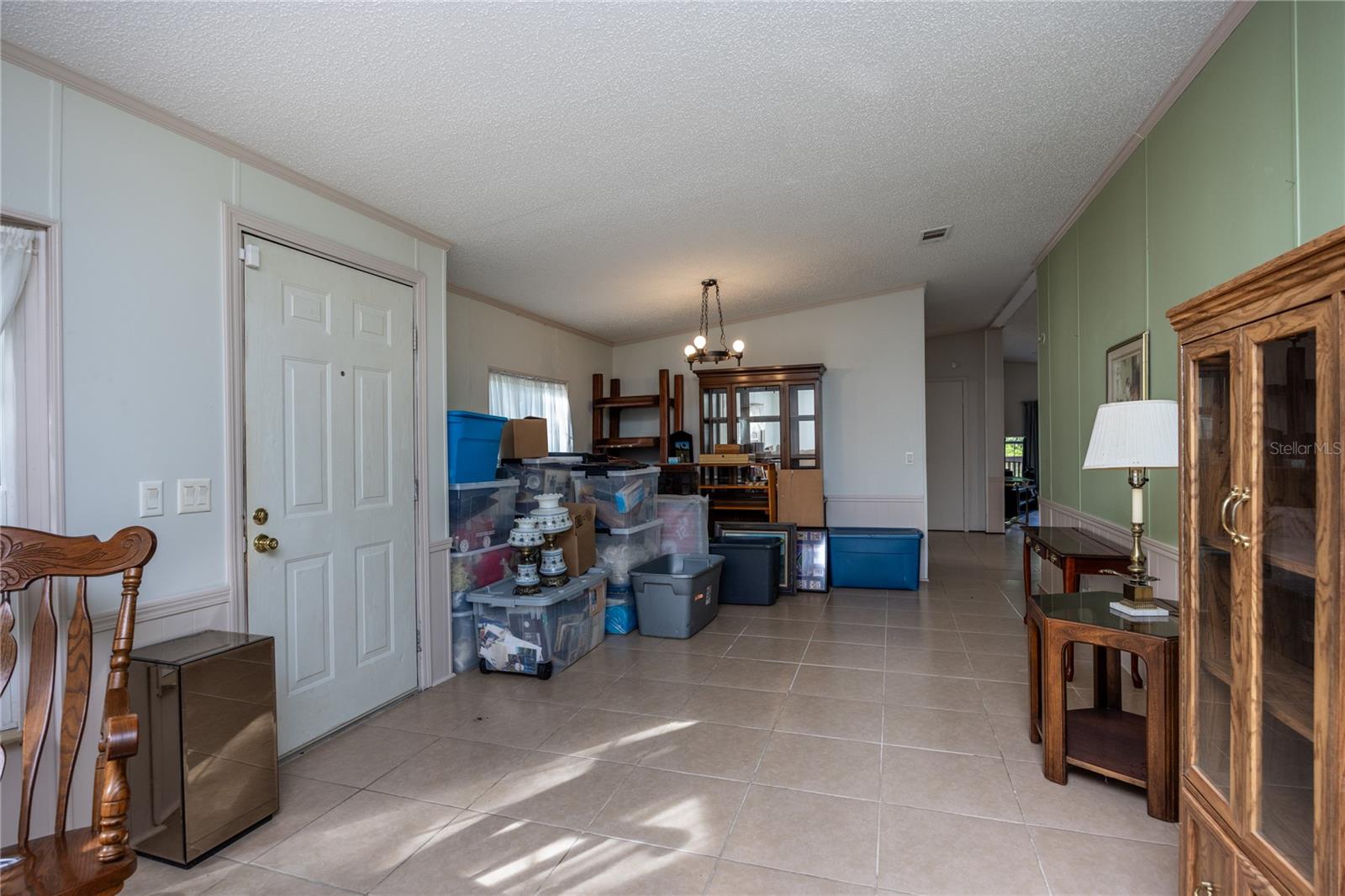Image 33 of 47 For 992 Newark Drive