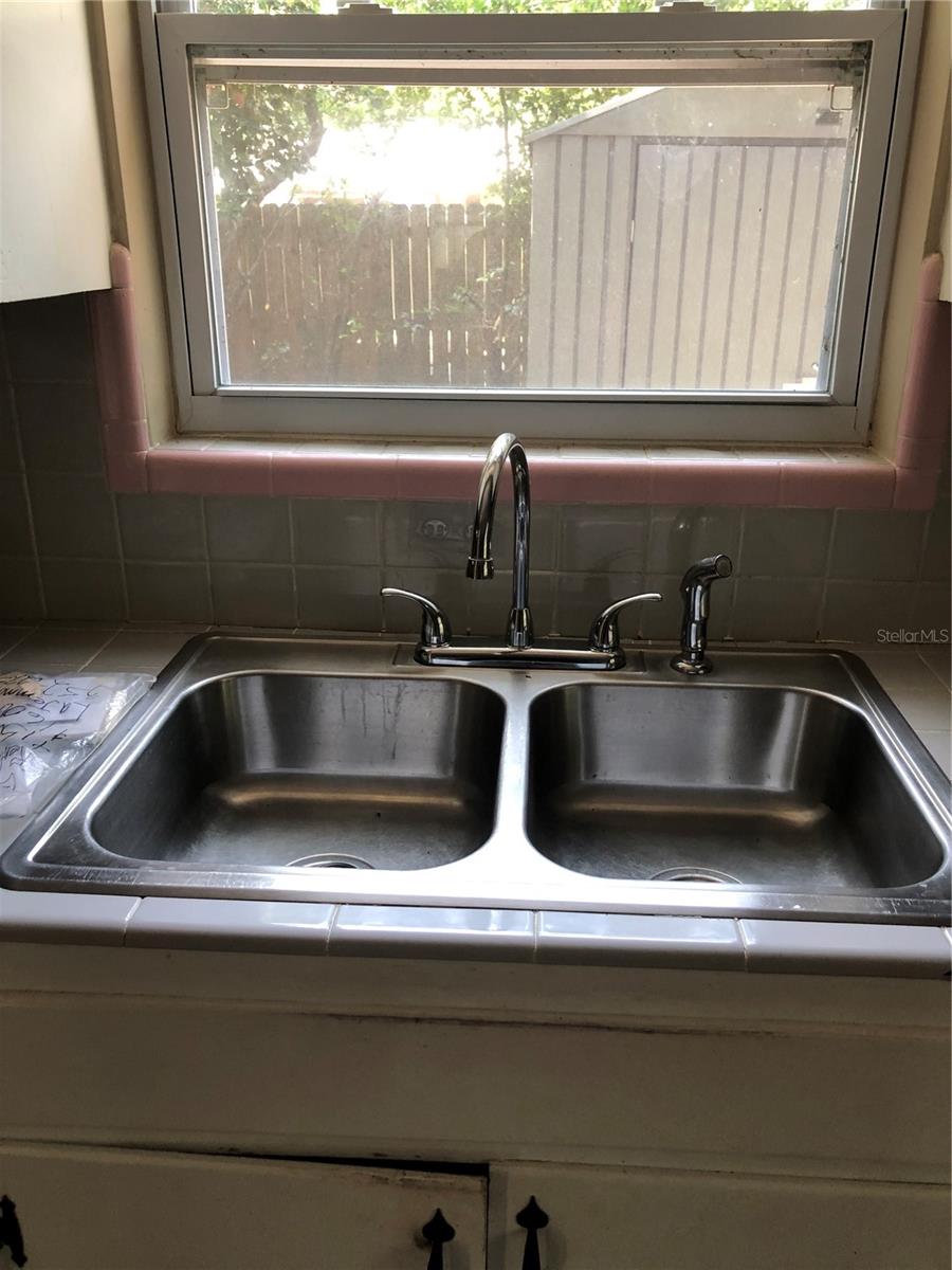 Image 5 of 18 For 737 11th Avenue
