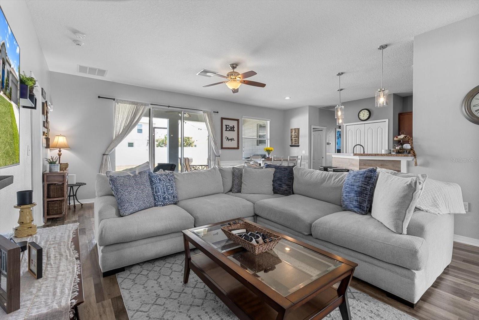 Listing photo id 16 for 13365 Chesapeake Place