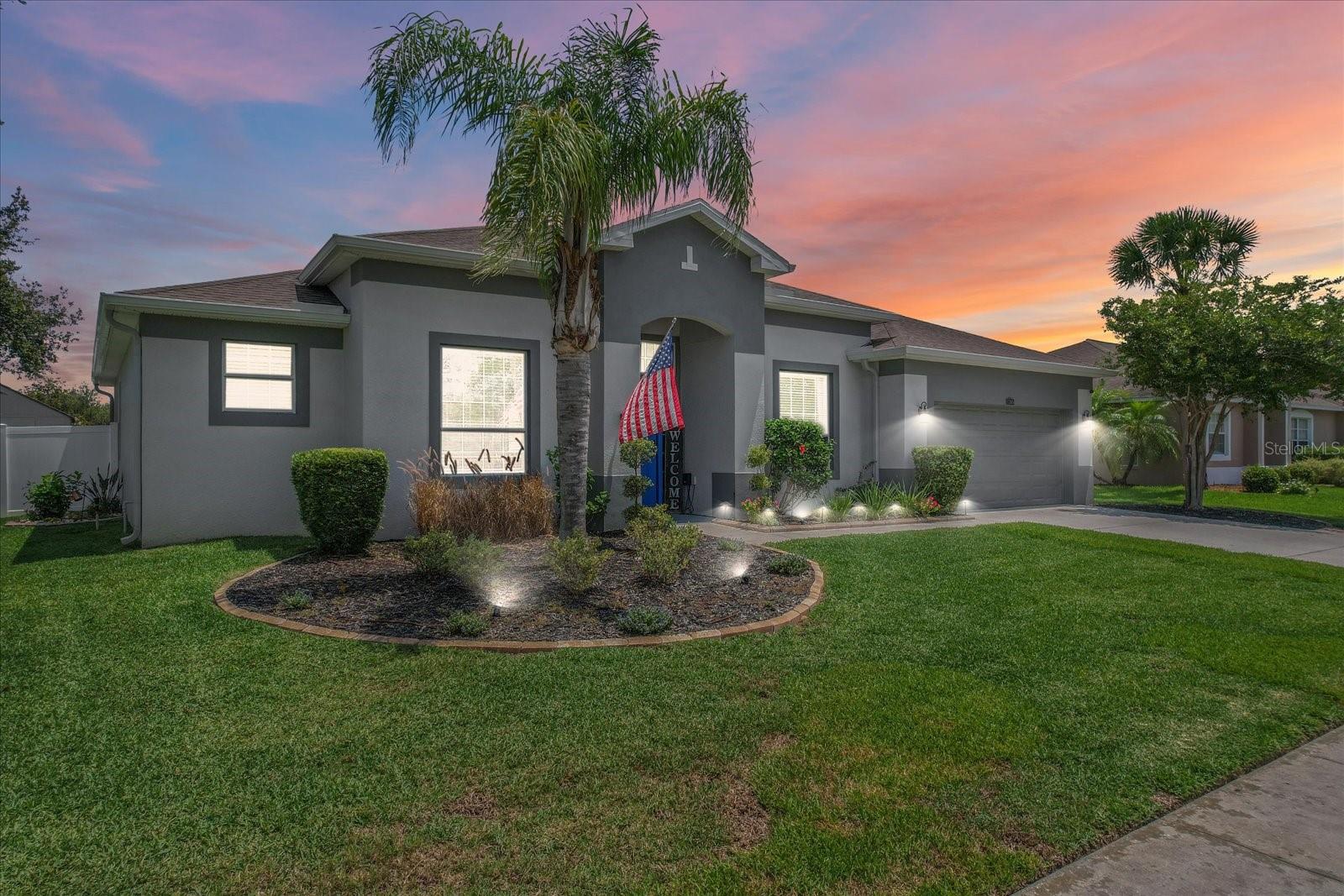 Listing photo id 1 for 13365 Chesapeake Place