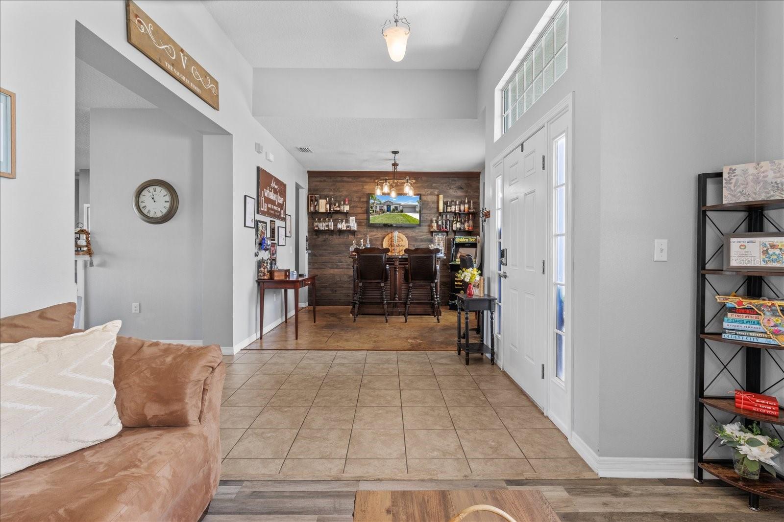 Listing photo id 2 for 13365 Chesapeake Place