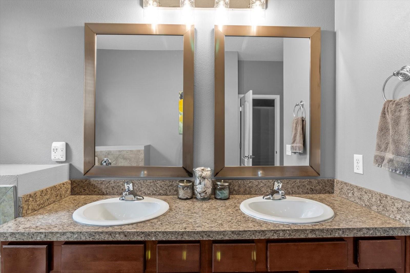Listing photo id 40 for 13365 Chesapeake Place