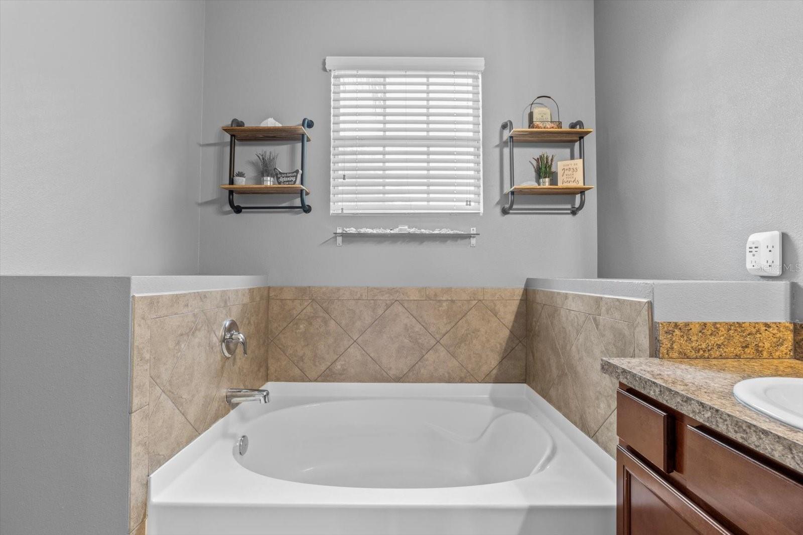 Listing photo id 42 for 13365 Chesapeake Place