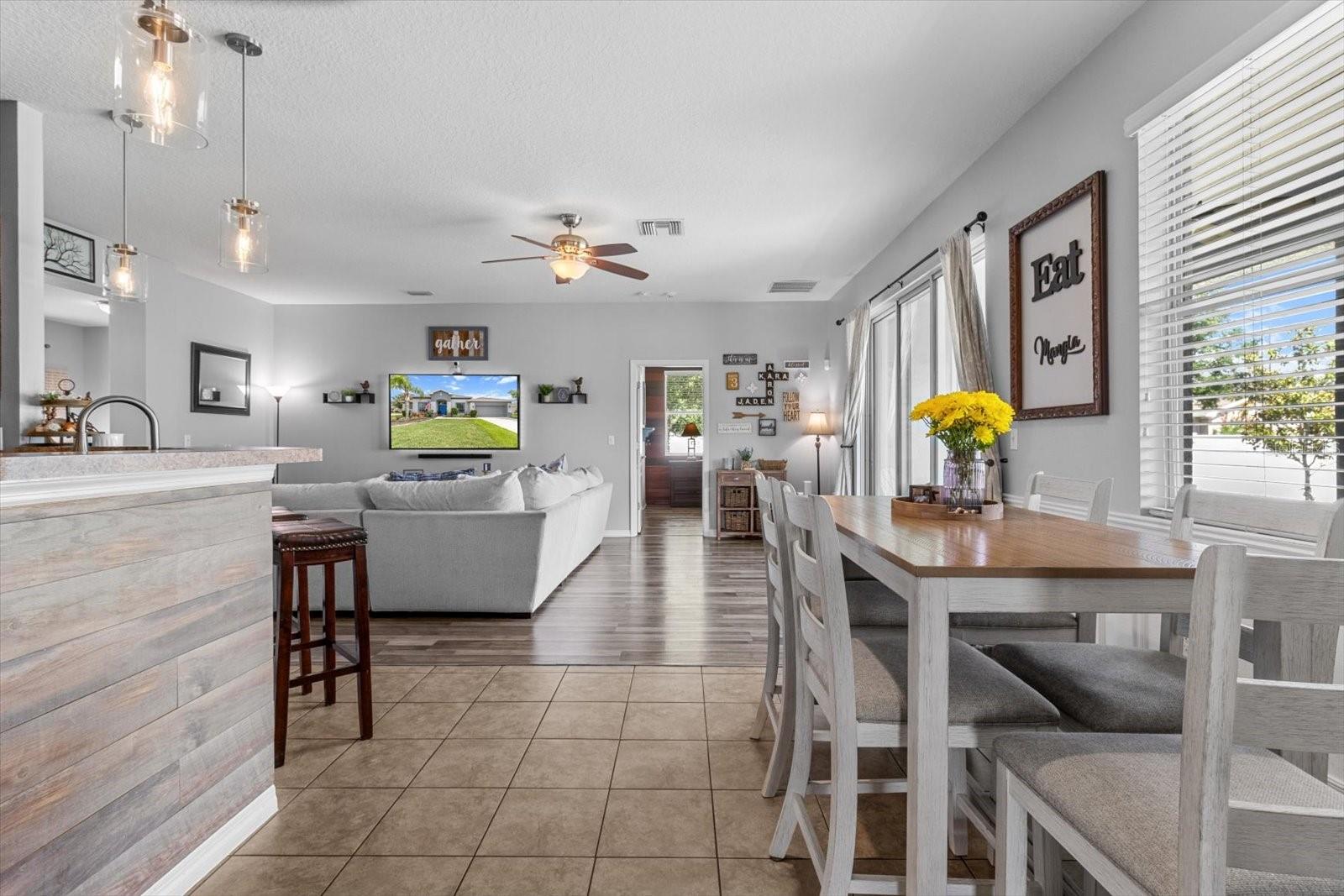 Listing photo id 4 for 13365 Chesapeake Place
