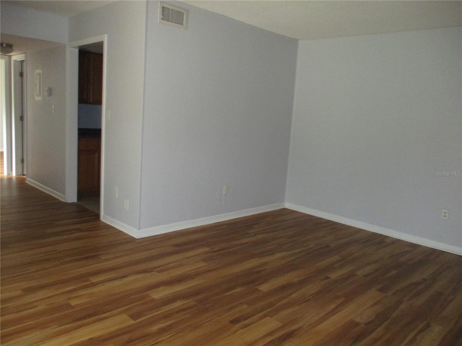 Image 3 of 19 For 507 39th Road 214