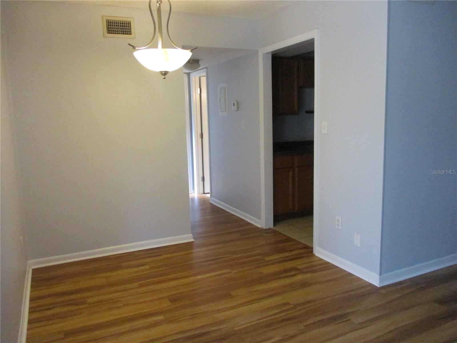 Image 4 of 19 For 507 39th Road 214