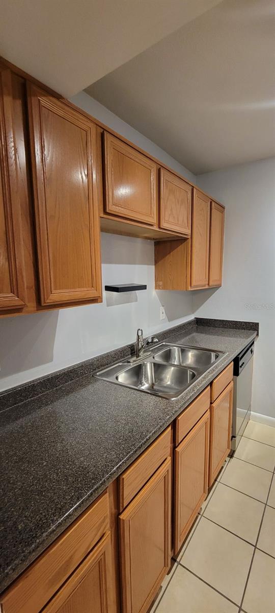 Image 7 of 19 For 507 39th Road 214