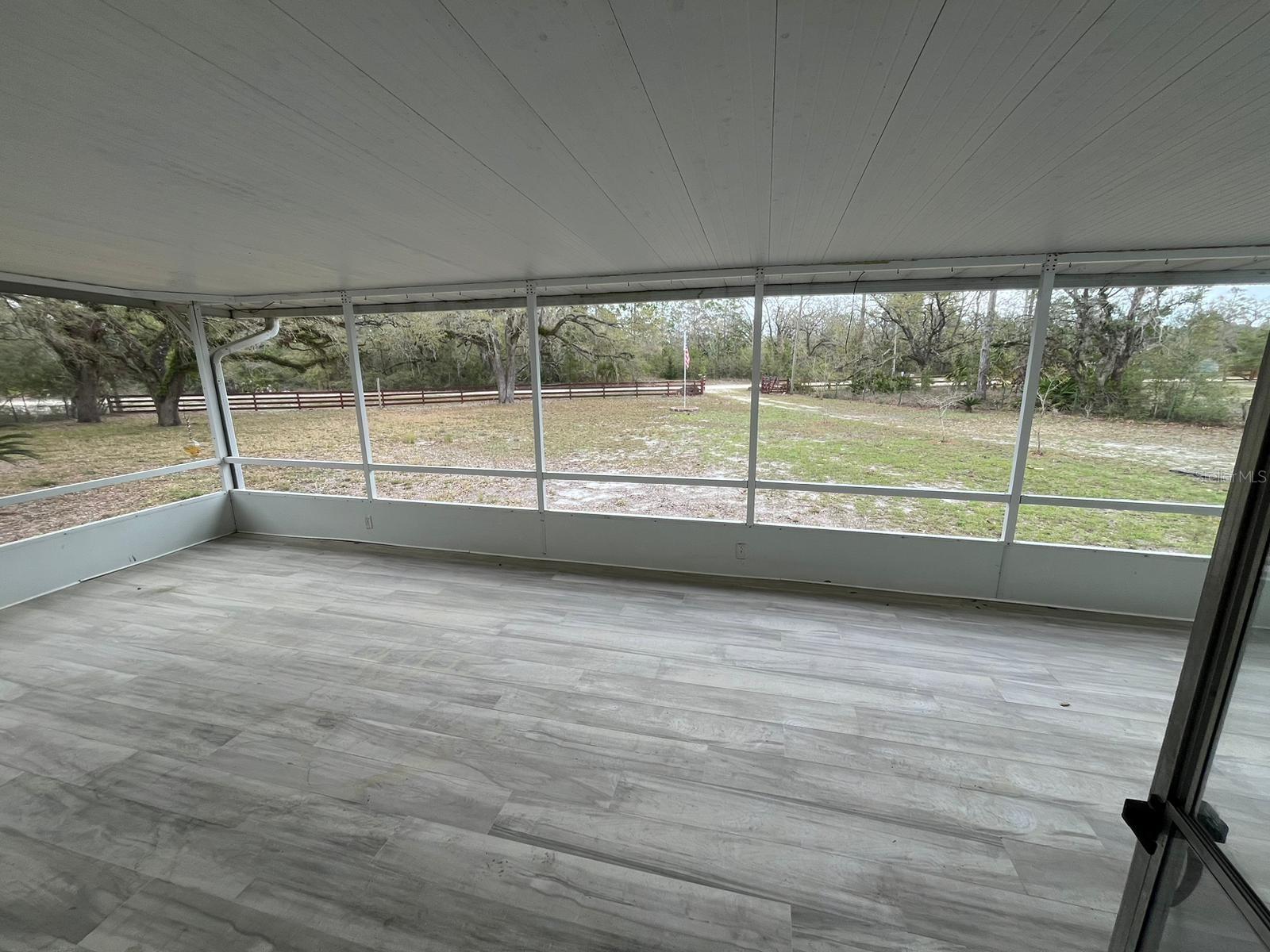 Image 11 of 12 For 15237 Royal Oak Drive