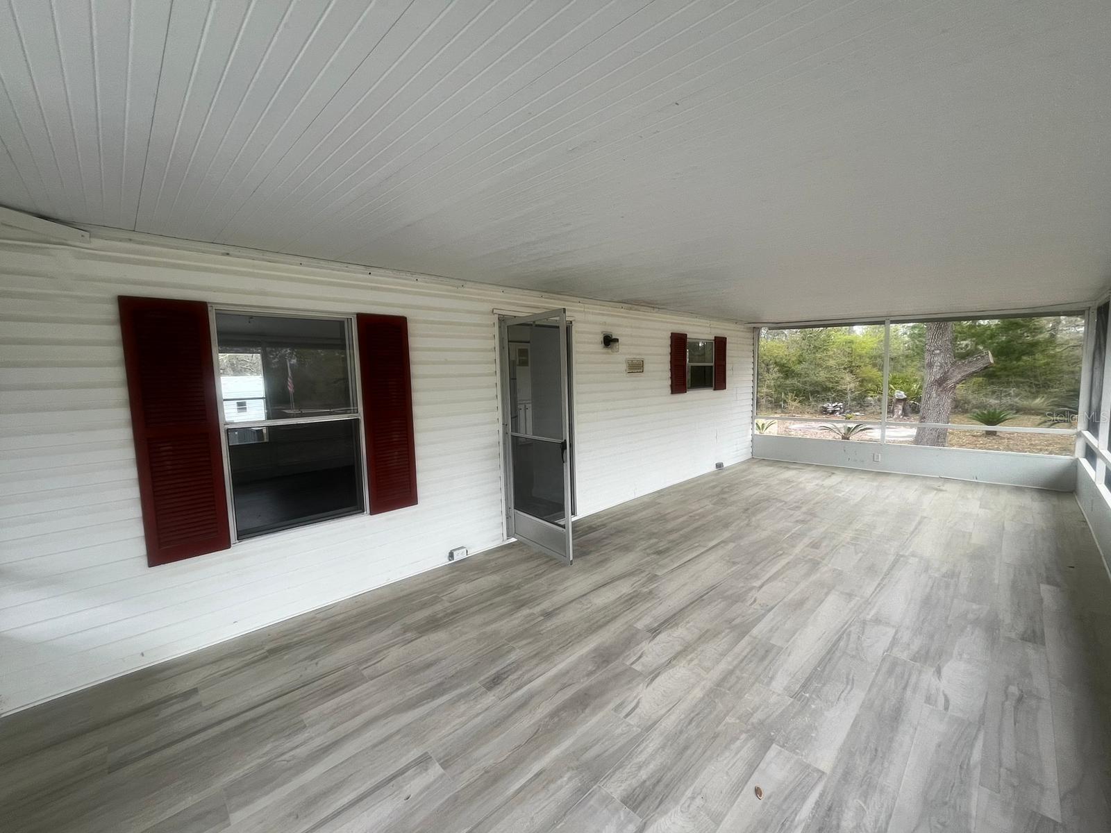 Image 3 of 12 For 15237 Royal Oak Drive