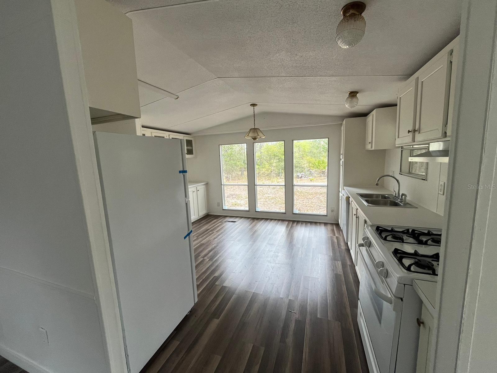 Image 4 of 12 For 15237 Royal Oak Drive